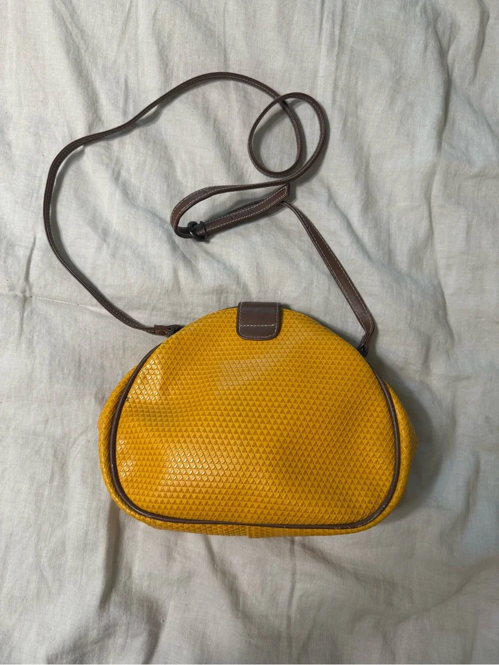 EUC Vintage Liz Claiborne Mu stardYellow Textured Crossbody Bag with Brown Trim